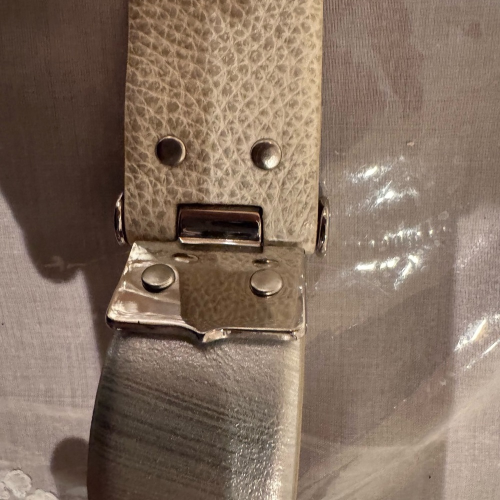 ❤️ Elie Tahari Silver and Grey Leather Belt